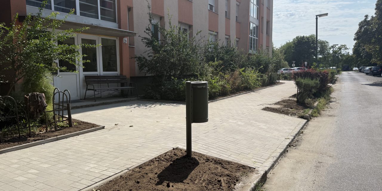 Elkészültek a munkával, megújult a járda is