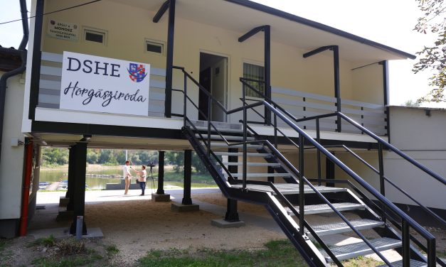 Látványos irodafejlesztés a horgásztanyán