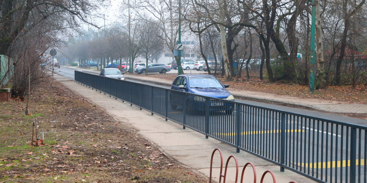 Korlát teszi biztonságosabbá a közlekedést