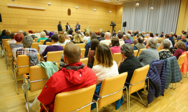 Dull Szabolcs politikai elemzővel folytatódott a „Dunaújvárosi Estek” sorozat