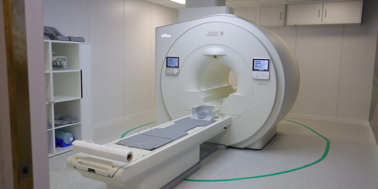 Átadták a kórház új, modern MR vizsgálóját