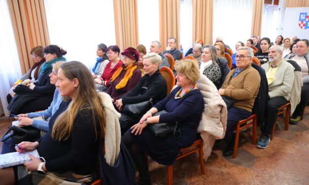 Szociálpolitikai kerekasztal Dunaújvárosban