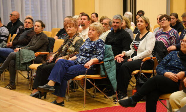 Dunaújvárosi Estek Dr. Szász Máté neurobiológussal